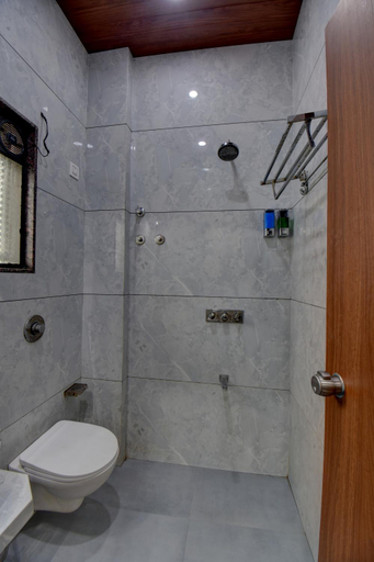 Bathroom, HOTEL D SQUARE, Ahmadnagar