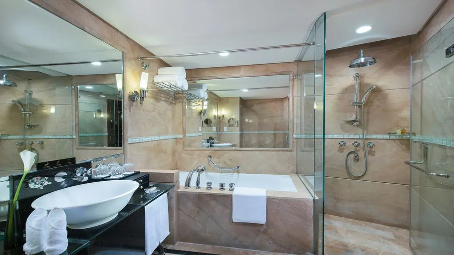 Bathroom 2, Chongqing Empark Grand Hotel, Chongqing