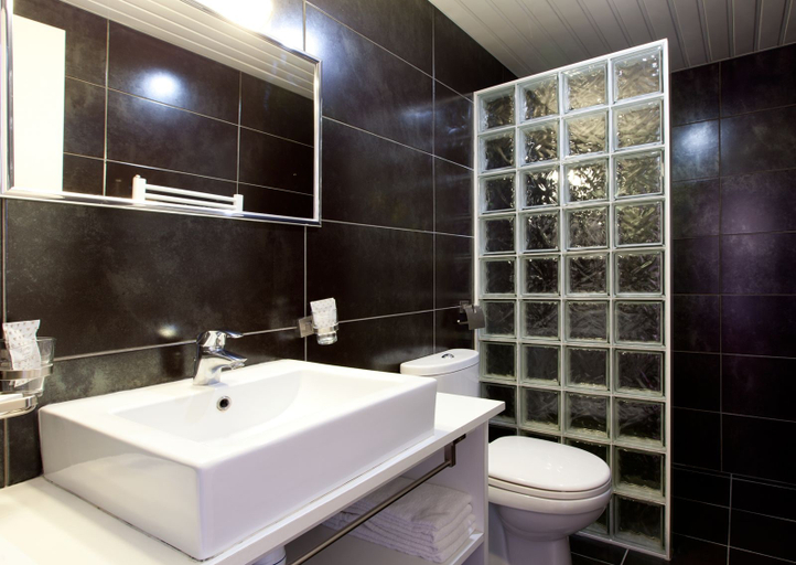 Bathroom 4, Hotel Cosmotel MARAIS REPUBLIQUE PARIS, Paris