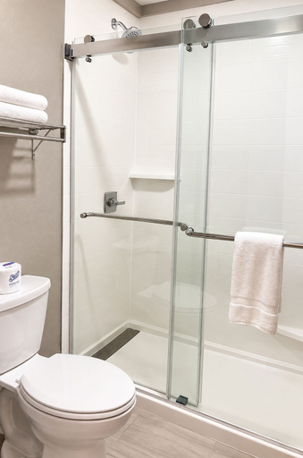 Bathroom 4, Motel 6 Safford, AZ, Graham