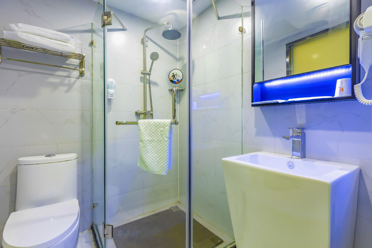 Bathroom 3, 7 Days Premium Hotel Beijing Tian'anmen Square, Beijing
