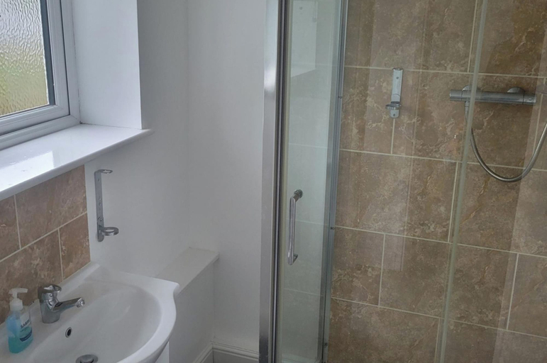 Bathroom 5, Studio Sleeps 2 - Shared Garden - Free Parking, Cornwall
