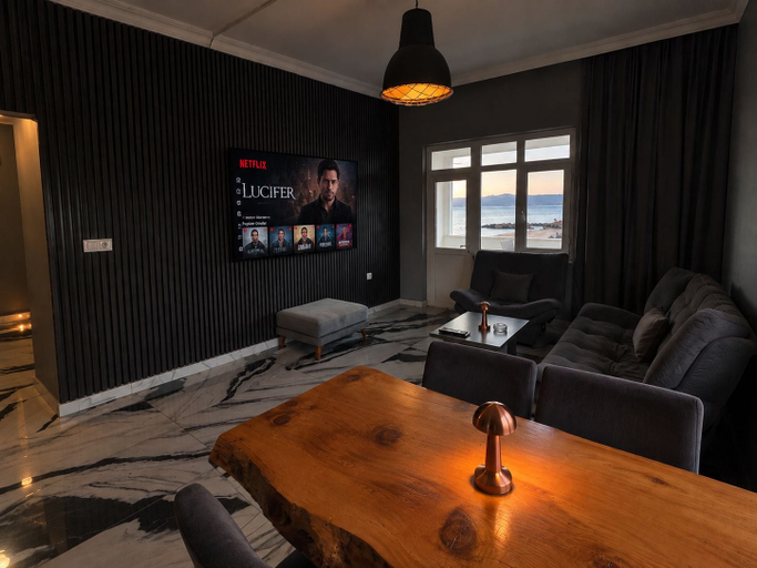 Interior 4, Efege Suit, Ünye