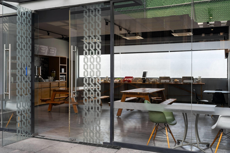 Food & Drinks 5, Hotel MX aeropuerto CDMX, Trademark Collection by Wyndham, Mexico City