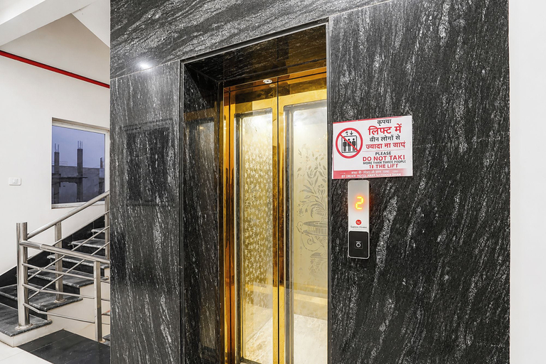 Elevator 3, Fabhotel Hkd Divine Stay, Mathura