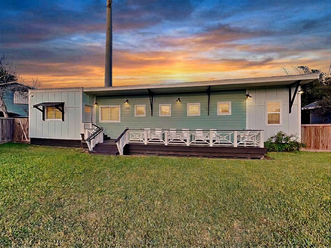 Exterior & Views, Chillin at the Beach by Silver Sands Vacation Rentals, Nueces