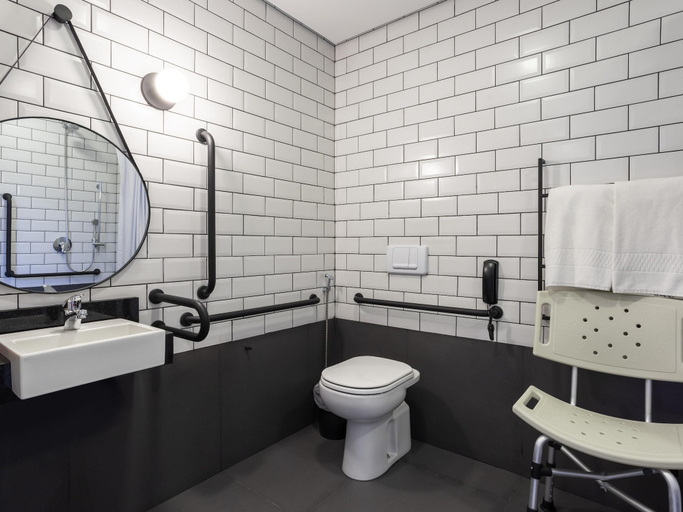 Bathroom 4, Ibis Botucatu, Botucatu