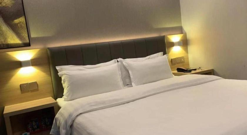 Bedroom 3, 7 Days Premium Hotel Hangzhou West lake Hubin, Hangzhou