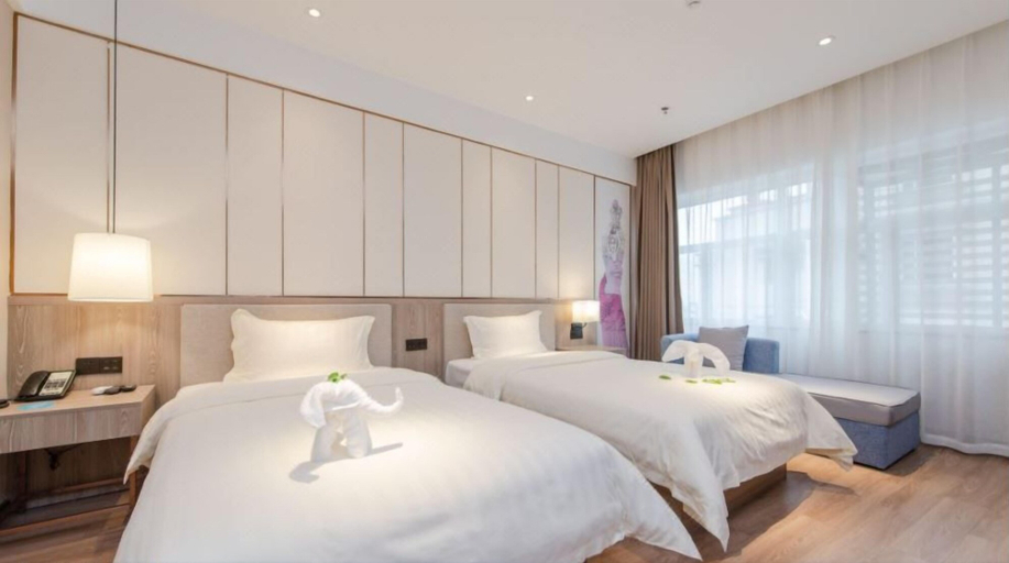 Bedroom 3, Airport Grand Hotel, Zhuhai