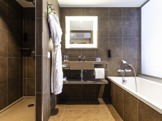 Bathroom 4, Novotel Basel City, Basel
