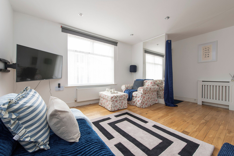 Living area 5, House - Sleeps 9 - Garden - Central Location, London