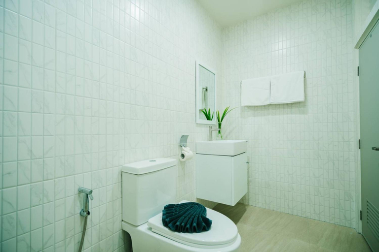 Bathroom 2, Khaolak Benzotel, Takua Pa