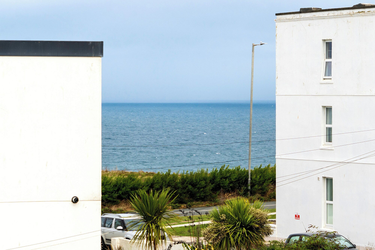 Others 5, Spacious 3 Bed House - Sleeps 6 - Parking - Wifi, Cornwall