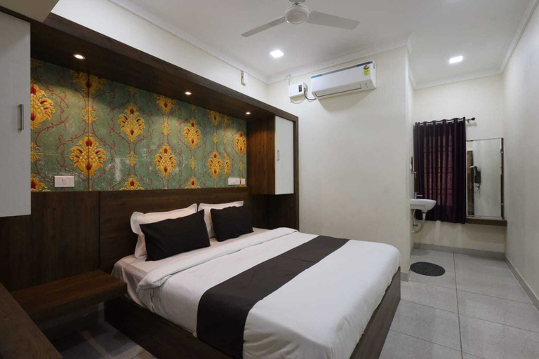 Room 2, Deluxe Vishwa's Residency, Thiruvallur
