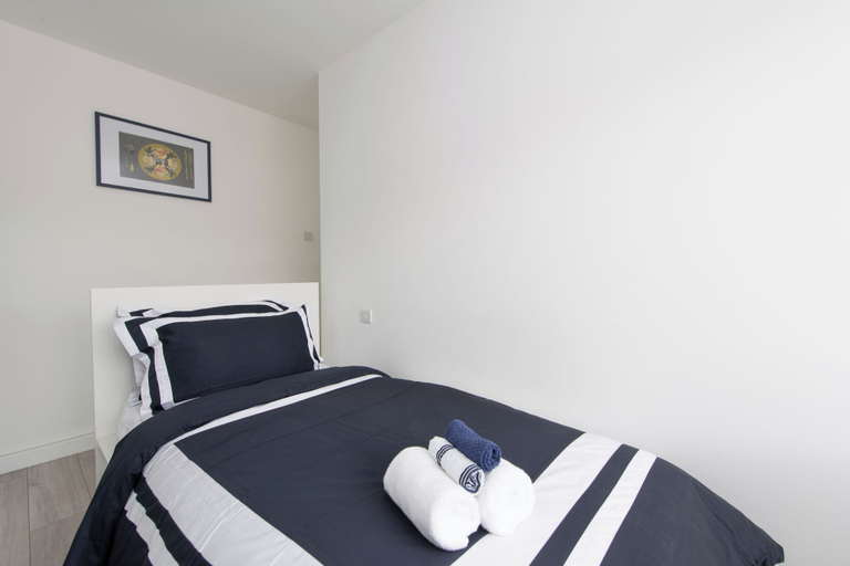 Room 2, House - Sleeps 9 - Garden - Central Location, London