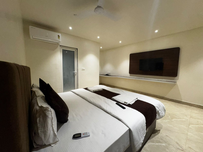 Room 5, Hotel Skyrooms Inn, Varanasi