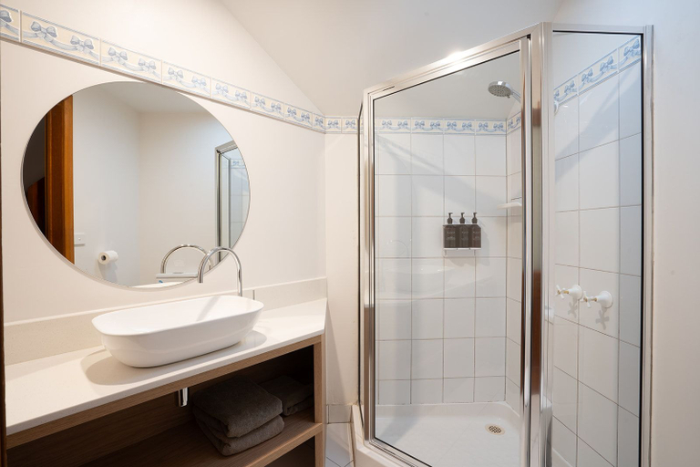 Bathroom 4, Hideaway on George, Launceston - Pt B