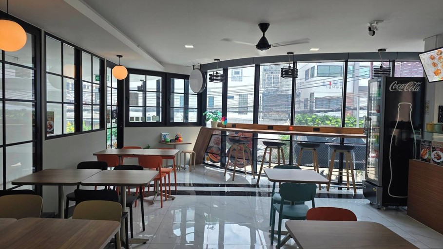 Food & Drinks 5, Area Place Hotel, Yannawa