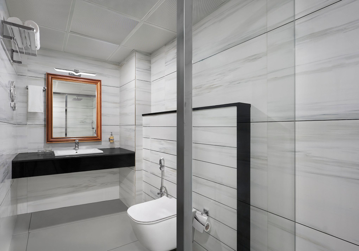 Bathroom 5, The Fern Residency Thekkady, Series By Marriott, Theni
