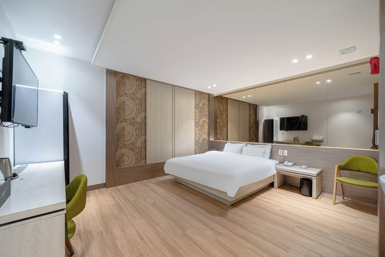 Bedroom 4, Airport Hotel, Gangseo