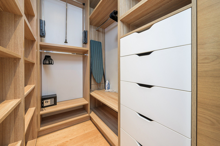 Wardrobe, 3-room Apt w/ Parking Balcony AC, Warsaw
