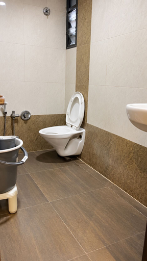 Bathroom 4, Hotel Shrimad, Gandhinagar