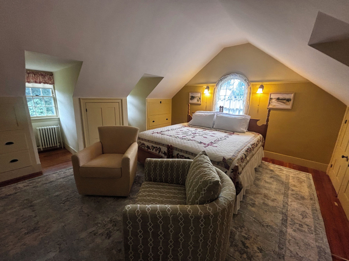 Bedroom 3, Centennial House, Franklin