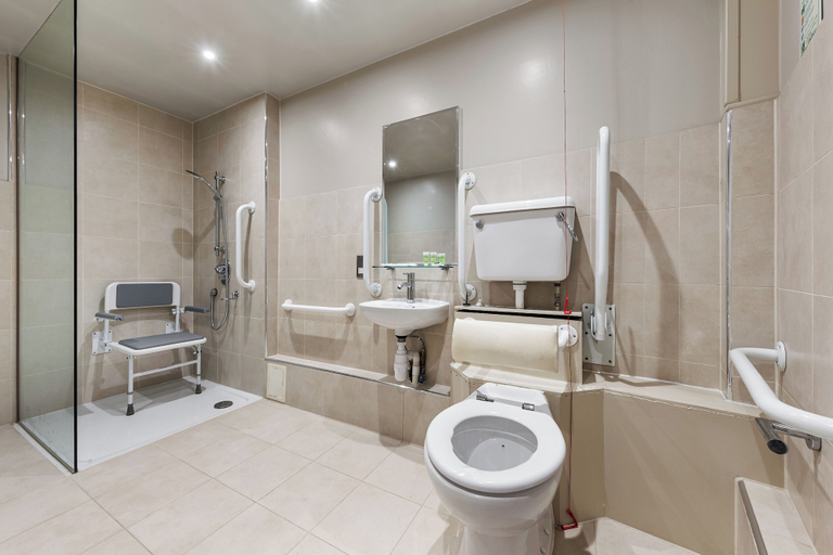 Bathroom 4, Harte and Garter, Slough