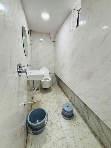 Bathroom, Hotel PLAN SKY, Ahmadabad