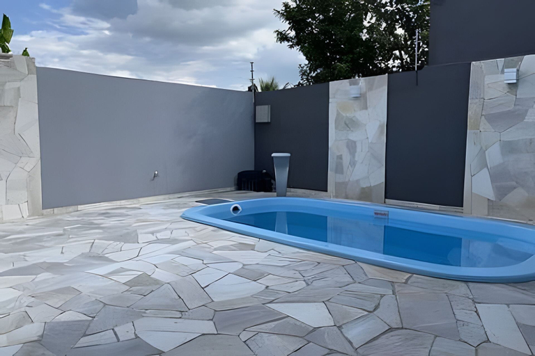 Outdoor spa tub, Casa do Bruno, Olímpia