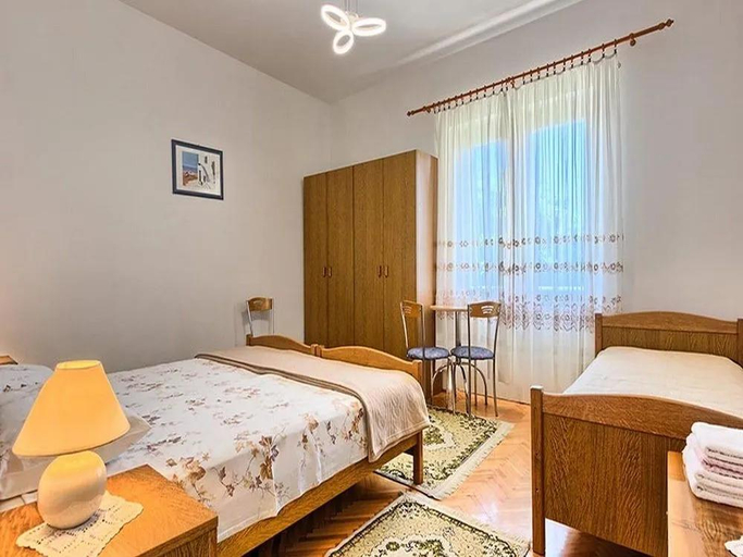 Bedroom 2, Apartment Lucija - Three Bedroom Apartment with Balcony, Kaštela