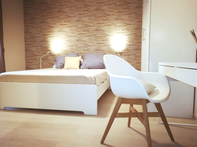 Bedroom 4, DUE RIONI, Bari
