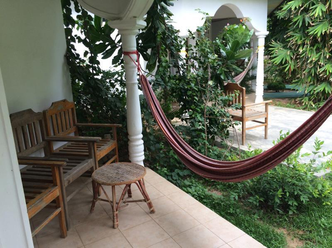 Others 5, Pacific Hotel, Pothuvil