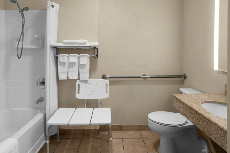 Bathroom 4, Days Inn by Wyndham Gettysburg, Adams