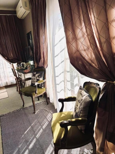 Interior 5, LaGrace Guesthouse, Fezile Dabi