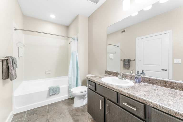 Room 3, Airy Soco 2BR King Suite w Gympickleballlaundry, Travis
