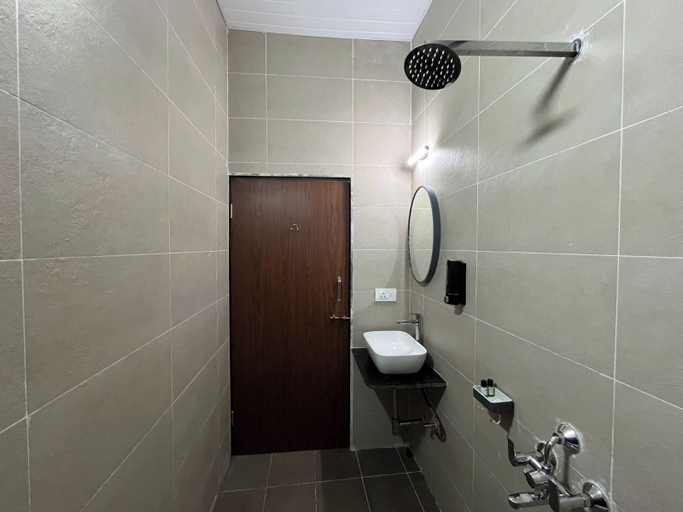 Bathroom 3, Serene Lotus 4BHK Pawna Lake View Villa, Pune