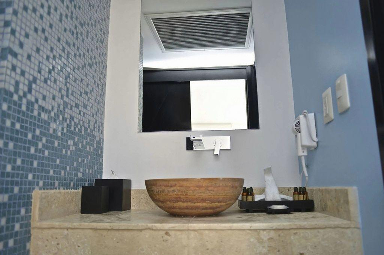 Bathroom 2, Hotel Cache, Cozumel