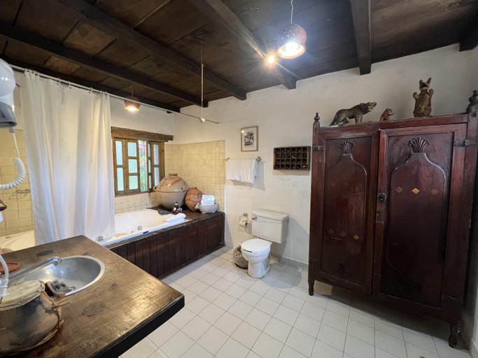 Bathroom 3, Hotel Na Bolom, San Cristóbal de las Casas