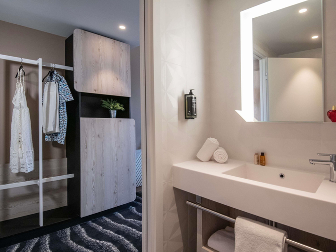 Bathroom 4, ibis Styles Porto-Vecchio, Corse-du-Sud