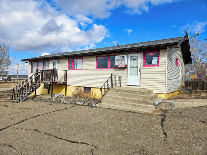 Others 2, GULL LAKE LODGE MOTEL, Division No. 8