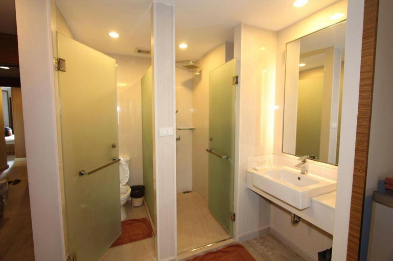 Bathroom 4, Honey Lodge Pattaya, Pattaya