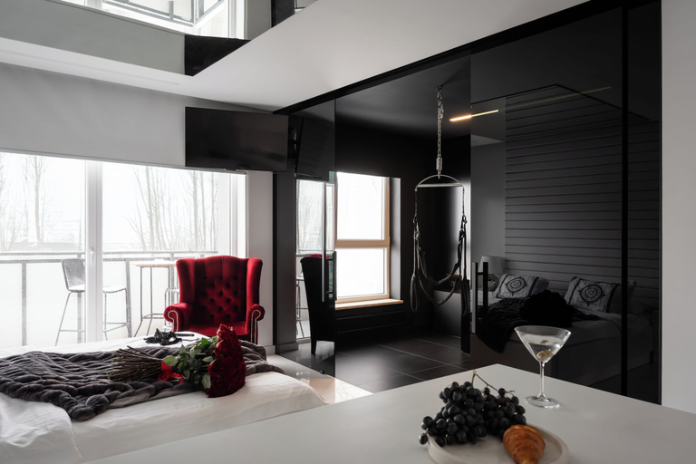 Room 2, Love Swing & Jacuzzi Apartment, Gdańsk City