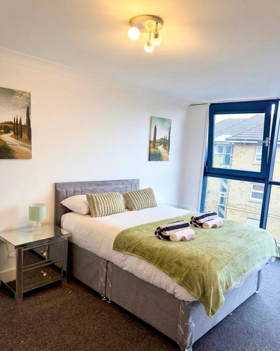 Primary image, Ocean Quay Luxury Stylish 2BR Has Parking, Southampton