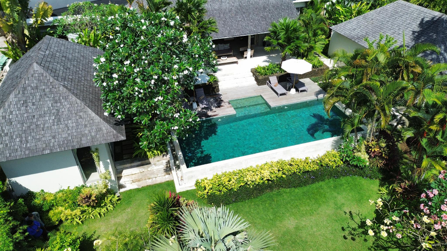 Exterior & Views 3, Spacious 4BR Villa with huge garden/pool in Canggu, Badung