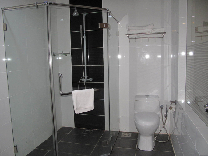 Bathroom 4, Labuk Hotel, Sandakan