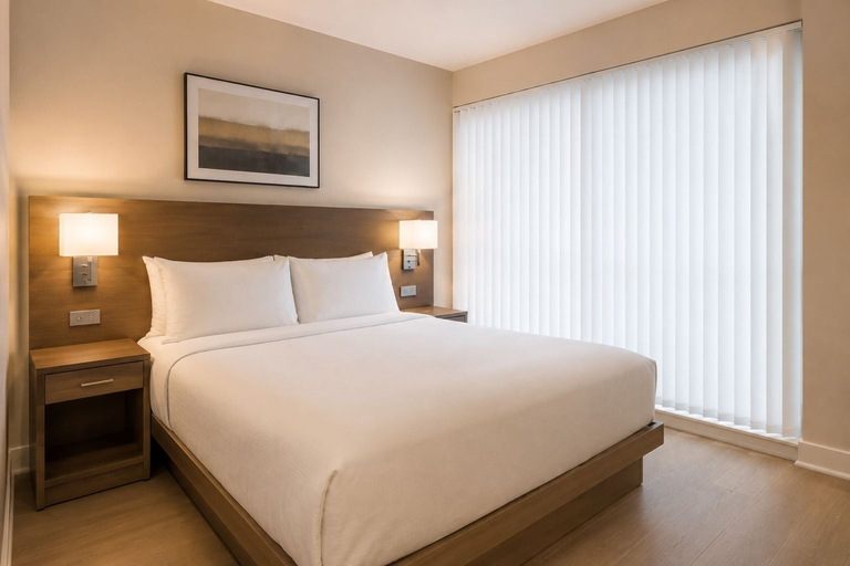 Room 3, Blueside Central Suites, Toronto