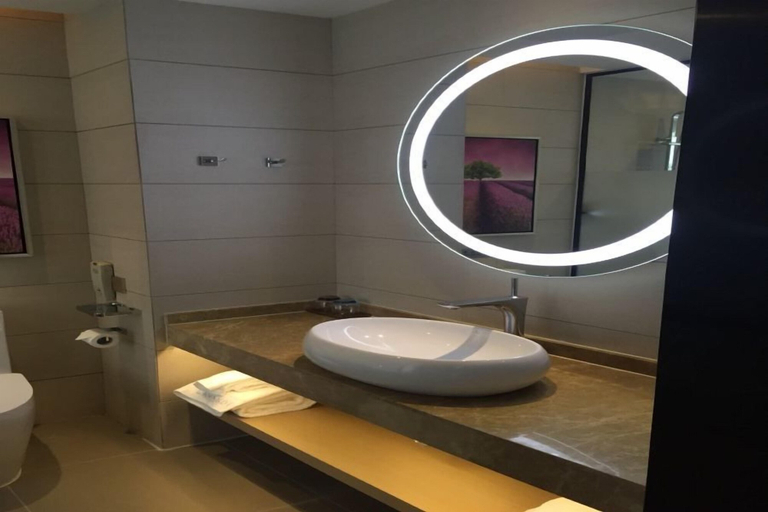 Bathroom 3, Lavande Hotel Shenzhen University city Metro Station, Shenzhen