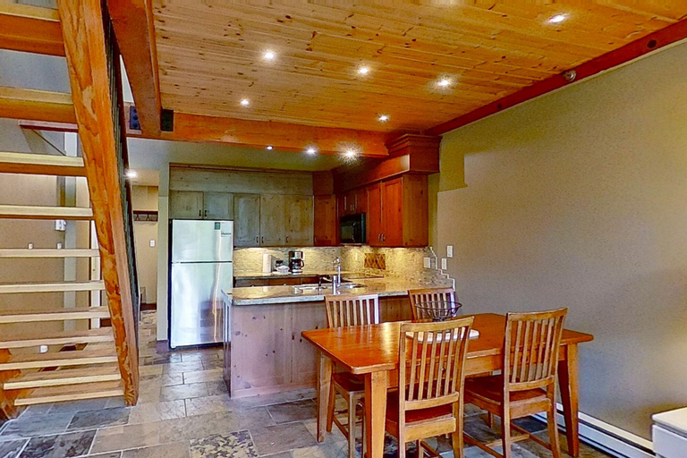 Private kitchen 3, Greystone Lodge by Whistler Premier, Squamish-Lillooet