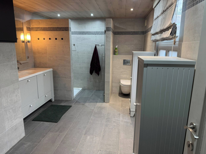 Bathroom 3, Horse Farm in Beveren, Oost-Vlaanderen